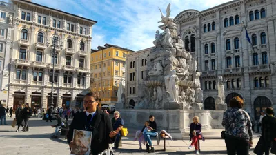 Взгляд ночи фонтана Фонтаны Di Trevi Trevi Рима в Риме, Италии Trevi самый  известный фонтан Рима Архитектура и Стоковое Изображение - изображение  насчитывающей бассеин, лошадь: 146914759