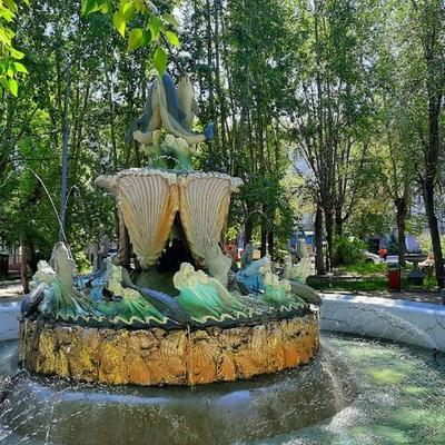 Красноярск лишился фонтана с вращающимся гранитным шаром возле \"Дома быта\".  Красноярский рабочий