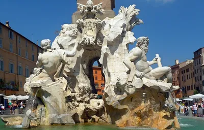 В Риме туристок оштрафовали на 450 евро за купание в известном фонтане -  РИА Новости, 13.09.2023