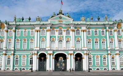 Праздник закрытия фонтанов в Санкт-Петербурге