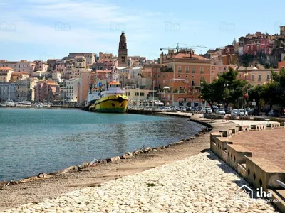 File:Formia Panorama dalla stazione ferroviaria.JPG - Wikimedia Commons