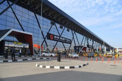 Более 40 рейсов задерживаются в аэропортах Москвы — 30.08.2023 — В России  на РЕН ТВ
