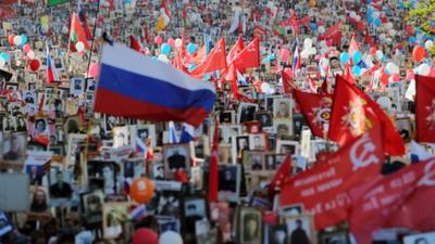 Лица \"Бессмертного полка\" в Москве: кто шел по Красной площади