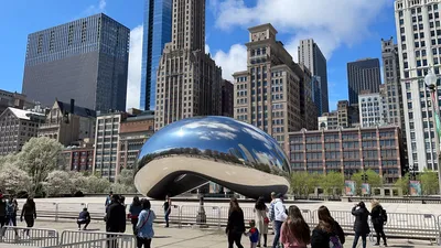 Pretty Planet Путешествия и туризм - Чикаго, США Чикаго, третий по  численности населения город США, находится на берегу озера Мичиган и имеет  негласное название \"Город ветров\". #Чикаго #США #мегаполис #город #Америка  #путешествия #