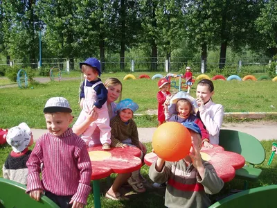 Замещающая семья: что это, сколько детей из Беларуси воспитываются в таких  семьях