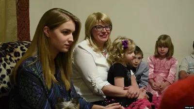 Забрать ребенка просто\" – как дети попадают в приюты при живых родителях -  BBC News Русская служба