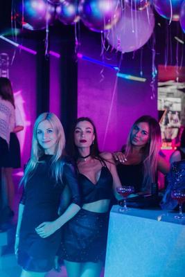 Фото девушек в клубах Москвы фотографии