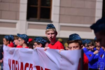 Около 2 км с портретами героев Победы: в Казани прошло шествие «Бессмертного  полка»