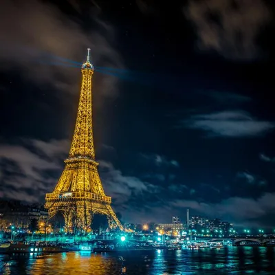 Эйфелева башня ночью, Париж Редакционное Фото - изображение насчитывающей  ноча, путешествие: 158238951