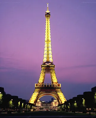 Эйфелева башня ночью в темноте» — создано в Шедевруме