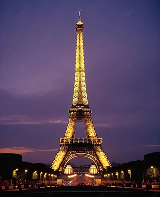 Эйфелева башня загорелась в сумерках в Париже Фон Обои Изображение для  бесплатной загрузки - Pngtree