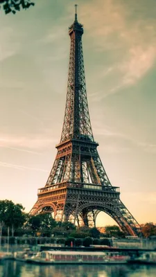 В Париже сократят время подсветки Эйфелевой башни