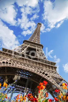 Эйфелева башня в Париже стоковое фото ©vitormarigo 124293112