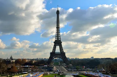 Эйфелева Башня В Париже Весной Стоковые Фотографии | FreeImages