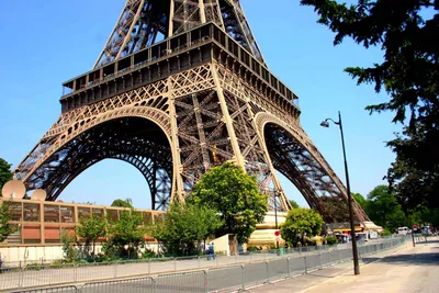 Эйфелева башня в Париже, Франция: фото достопримечательности