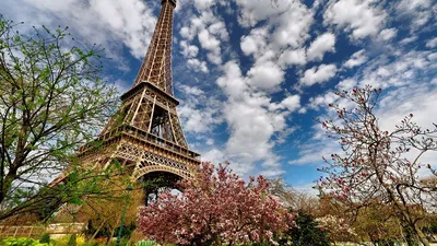 Эйфелева башня весной стоковое изображение. изображение насчитывающей  туризм - 25823451