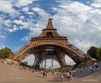 Эйфелева башня в городе Париж