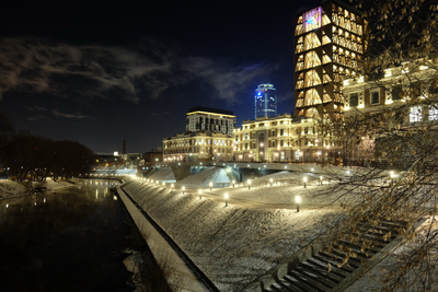 Ночной Екатеринбург со смотровой «Высоцкого»