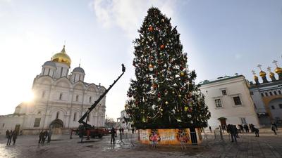 На Соборной площади украсили главную новогоднюю елку России - РИА Новости,  22.12.2023