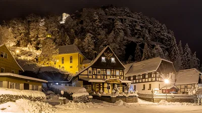 Картинки Германия Oybin Зима снегу улице в ночи Уличные фонари Дома