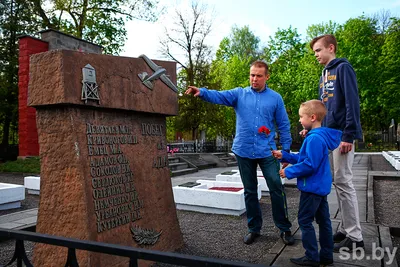 Исторические места и памятные мемориалы Гомельщины посетили работники  городской клинической поликлиники №10 Гомеля - БЕЛОРУССКИЙ ПРОФЕССИОНАЛЬНЫЙ  СОЮЗ РАБОТНИКОВ ЗДРАВООХРАНЕНИЯ