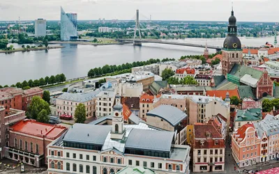 Обои Города Рига (Латвия), обои для рабочего стола, фотографии города, рига,  латвия, дома, крыши, собор, река Обои для рабочего стола, скачать обои  картинки заставки на рабочий стол.
