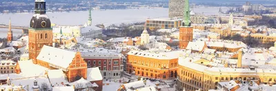 Travelizm - Рига, Латвия Рига - самый крупный город Прибалтики и столица  Латвии. Река Даугава делит город на 2 части. Исторический центр находится  на правом берегу. Рига включена в список Всемирного культурного