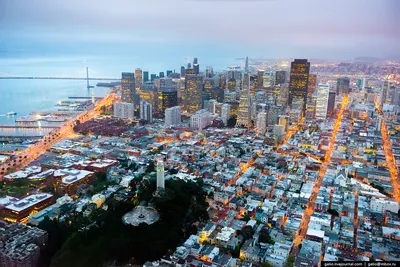 Городское Scape города Сан-Франциско с фейерверками на Новых Годах Стоковое  Изображение - изображение насчитывающей зодчества, взрыв: 64363961