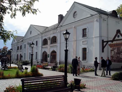 В Витебске обновили областную и городскую доски Почета