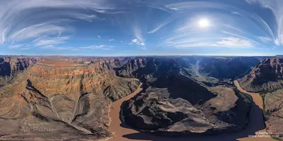 GRAND CANYON, США - 3 Апреля 2014: Люди Посещают Свою Точку Зрения Гранд- Каньон Национальный Парк В Аризоне. 4.56 Миллионов Туристов Посетили Гранд- Каньон В 2013 Году. Фотография, картинки, изображения и сток-фотография без  роялти.