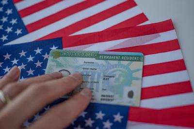 Переезд в США в 2023: через грин-карту, брак, работу или другие способы  эмигрировать