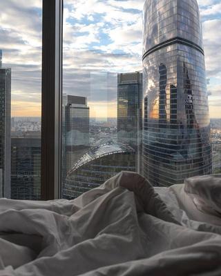 CAPSULE HOTEL в Москва-Сити в Instagram: «Что есть в VIP-номере?  Шестиметровое панорамное окно от пола до потолка с … | Вид из окна,  Небоскребы, Замечательные места