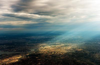 Москва, Россия 062019 : Редакционное фотографии из самолета во время полета  от просмотра окна облака Стоковое Фото - изображение насчитывающей самолета,  квасцов: 198116136