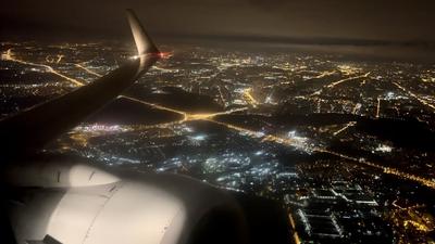 Город Ночью Через Окна Самолёта — стоковые фотографии и другие картинки  Самолёт - Самолёт, Окно, Смотреть в окно - iStock