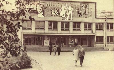 Архитектура Казани: сграффито — образцы советского монументального  искусства на зданиях вокзала, гостиниц, домов культуры - Инде