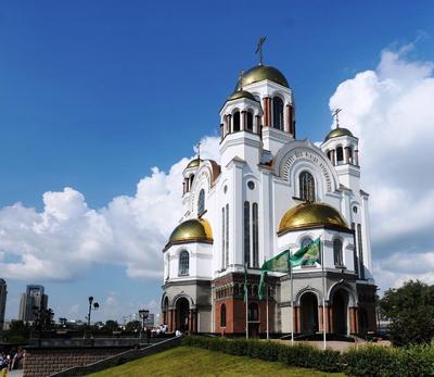 У Храма-на-Крови установили флаги ДНР и ЛНР – Коммерсантъ Екатеринбург