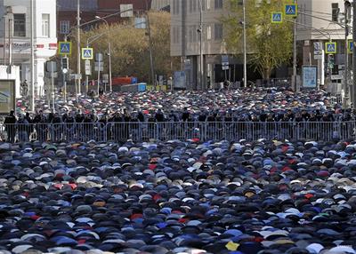 На Ураза-байрам в Москве собралось 300 тысяч верующих - Korrespondent.net