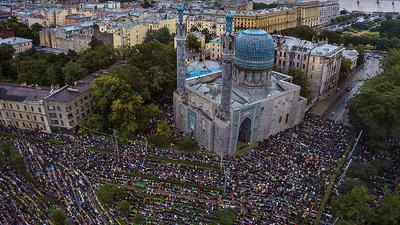 Тысячи мусульман встретили Курбан-байрам в Московской cоборной мечети.  Репортаж «Москва-Баку» - YouTube