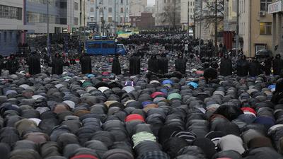 200 тысяч мусульман приняли участие в праздничном намазе на Курбан-байрам в  Москве | islam.ru