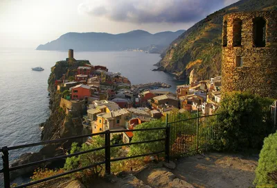 Manarola, национальный парк Cinque Terre, Лигурия, Италия Редакционное Фото  - изображение насчитывающей побережье, италия: 102882526