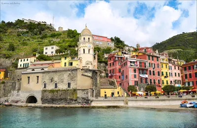 Эффектная деревня Riomaggiore, Cinque Terre, Лигурия, Италия, Европа  Редакционное Фотография - изображение насчитывающей зодчества, природа:  120270637