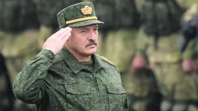 Лукашенко объяснил, зачем носит военную форму - РИА Новости, 02.12.2021