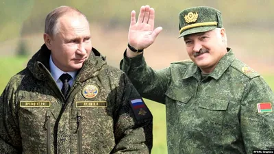 Лукашенко на параде в военной форме, что у него на погонах, какое звание?