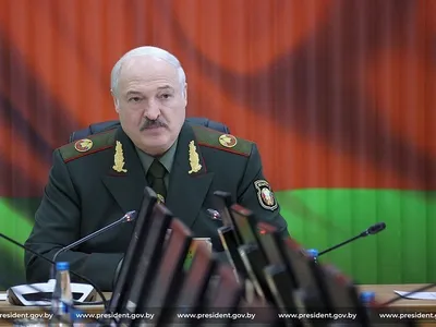 Лукашенко обвинил НАТО в военной поддержке «альтернативного президента» —  РБК