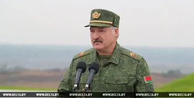 Отслужившим белорусским военным дарят футболки с цитатами Лукашенко - KP.RU