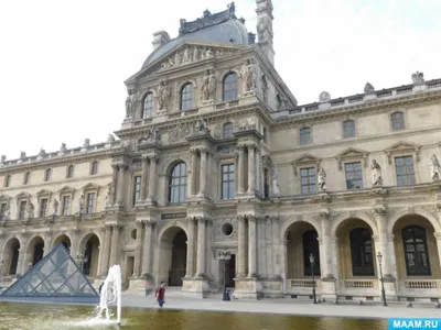 Музей Лувра в Париже – Стоковое редакционное фото © outline205 #16833737