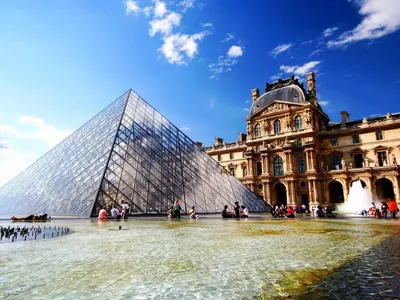 Лувр в Париже закрыли - дата открытия не определена