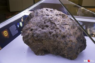 Полтергейст в музее: над челябинским метеоритом сам по себе поднялся купол  | 17.12.2019 | Челябинск - БезФормата