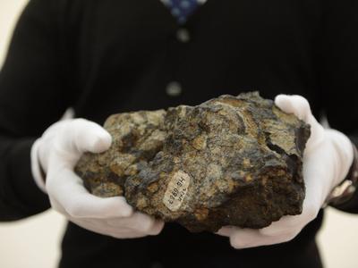 Посетители музея про осколок челябинского метеорита: «А он ли?» | Свежие  новости Челябинска и области