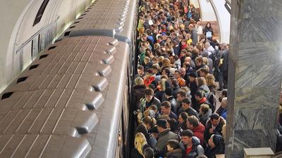 5 самых перегруженных участков метро Москвы, где в час-пик вагоны битком |  Ностальгия по СССР и 90-м | Дзен